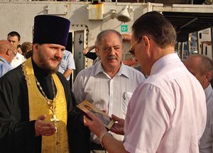 Клирик епархии освятил подводный аппарат 