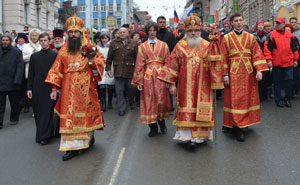 Фото. Владивосток. Пасхальный крестный ход по Океанскому проспекту