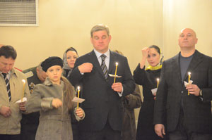Фото. Владивосток. Губернатор Приморья Сергей Дарькин посетил праздничную Пасхальную литургию