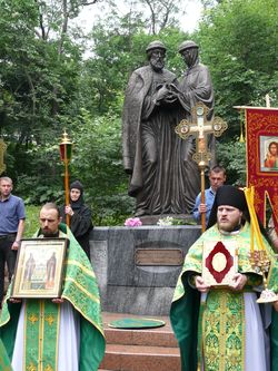 Фото. Владивосток. В день памяти св. блгв. Петра и Февронии епископ Иннокентий совершил богослужение в Покровском кафедральном соборе