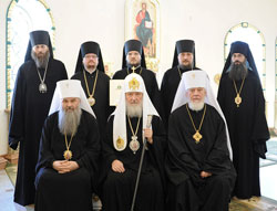 Фото, Переделкино. 17 июня 2012 года. За Божественной литургией Святейшему Патриарху Кириллу, в числе архиереев, сослужил викарий Владивостокской епархии епископ Уссурийский Иннокентий. Его Преосвященство является слушателем Архиерейских курсов, которые проходят в Москве, в Общецерковной аспирантуре