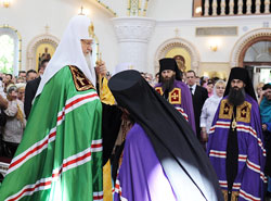 Фото, Переделкино. 17 июня 2012 года. За Божественной литургией Святейшему Патриарху Кириллу, в числе архиереев, сослужил викарий Владивостокской епархии епископ Уссурийский Иннокентий. Его Преосвященство является слушателем Архиерейских курсов, которые проходят в Москве