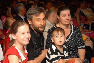 Фото, награждение на краевом празднике семьи