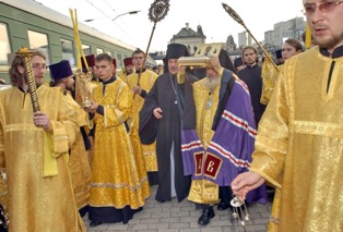 Фото, Торжественные проводы мощей святителя Николая Чудотворца на перроне железнодорожного вокзала г. Владивостока 