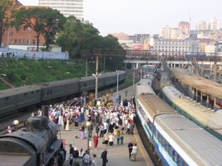 Фото, Торжественные проводы мощей святителя Николая Чудотворца на перроне железнодорожного вокзала г. Владивостока 