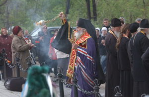 Фото, лития об усопших на «Лесном» кладбище