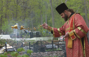 Фото, лития об усопших на «Лесном» кладбище