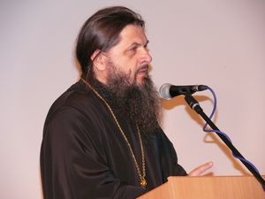 Фото. Владивосток. Проблемы современной семьи обсудили на конференции в рамках Дальневосточных образовательных чтений. Выступление протоиерея А. Талько