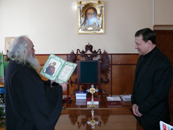 фото, награждение А. Ролика орденом св. мч. Трифона III степени