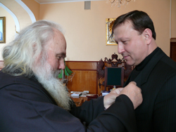 фото, награждение А. Ролика орденом св. мч. Трифона III степени