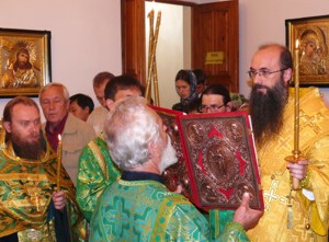 Фото. Владивостокская епархия. Праздничные богослужения по случаю памятования Преставления прп. Сергия, игумена Радонежского, всея России чудотворца. Чтение Евангелия