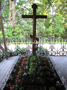 Фото, могила игумена Варнавы