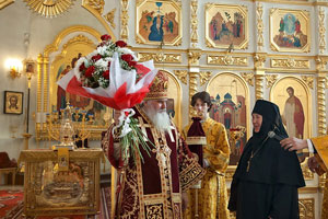 Фото. Владивосток. Правящий архиерей принимает поздравления с Днем Ангела от Игуменьи Марии (Пономаревой)