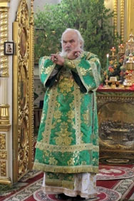 Митрополит Вениамин совершил праздничные богослужения в день Святой Троицы