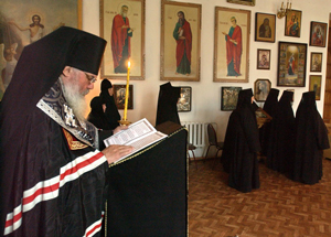 Фото, чтение Великого покаянного канона в Марфо-Мариинской женской обители милосердия