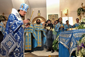 Фото, праздничное богослужение в храме Успения Божией Матери