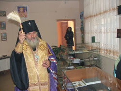Фото, архиепископ Вениамин освятил центр духовной культуры «Слово Истины»
