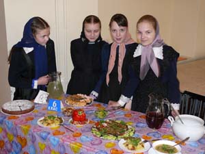 Фото. Владивосток. Ярмарка постной кухни в Православной гимназии