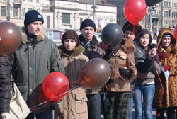 фото. Владивосток. Флеш-моб акция «Безмолвный крик» прошла на центральной городской площади