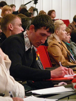 Фото. Владивосток. Священники епархии принимают участие в Форуме общественных объединений 