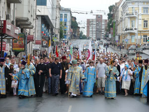 Фото. Владивосток. Албазинская икона Божией Матери торжественно пронесена по главным улицам города