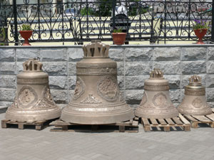 Фото. Владивосток, новые колокола для звонницы Успенского храма 