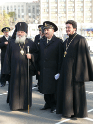 Фото. Владивосток, архиепископ Вениамин, иерей Георгий Пынтя