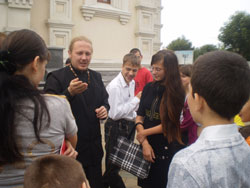 Фото. Владивосток, члены общины добровольцев «Милосердие» посетили детскую школу-интернат