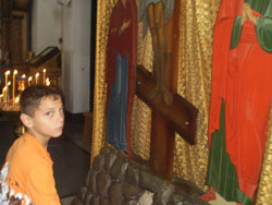 Фото. Владивосток, дети из школы-интерната на ознакомительной экскурсии в Покровском кафедральном соборе