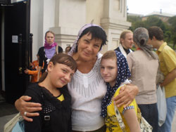 Фото. Владивосток, дети из школы-интерната на ознакомительной экскурсии в Покровском кафедральном соборе