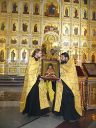 Фото. Владивосток, молебен пред иконой с частицей мощей св. Иоанна Шанхайского 