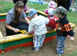 Фото. Находка, православная молодежь города, посещение дома малютки