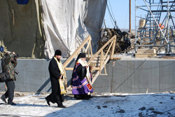 Архиепископ Вениамин благословил строительство моста на о. Русский