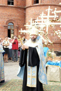 Фото. Находка, протоиерей Игорь Талько совершает чин освящения крестов