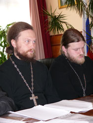 Фото. Владивосток, игумен Алексий, иеромонах Марк. Педсовет духовного училища