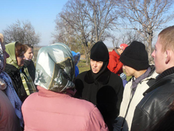 Фото. с. Линевичи, матушка Сергия встречает детей