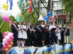 Фото. Владивосток, последний звонок в Православной гимназии