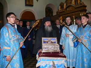 Фото. Уссурийск. Ковчег с Поясом Пресвятой Богородицы прибыл в Уссурийск