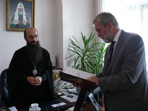 Фото. Владивосток. Епископ Иннокентий встретился с представителями фонда «Русский мир»