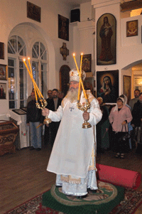 Фото. Владивосток, архиепископ Вениамин совершает чин великого освящения храма свмч. Евсевия Самосатского
