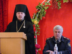 Фото. Владивосток, игумен Тихон (Иршенко) и полковник внутренней службы Геннадий Гаврилко