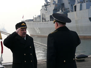 Фото. Встреча боевых кораблей ТОФ из Сингапура на 33-м причале Владивостокской базы флота