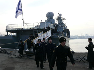 Фото. Встреча боевых кораблей ТОФ из Сингапура на 33-м причале Владивостокской базы флота