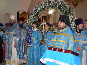 Фото. Владивосток, праздничная Божественная литургия на Успение