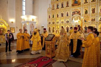 Фото. Владивосток. Архиепископ Вениамин представил пастве нового викария 