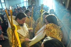 Фото. Владивосток, викарий Патриарха Московского и всея Руси Кирилла епископ Солнечногорский Сергий (Чашин) совершил Всенощное бдение в Успенском храме