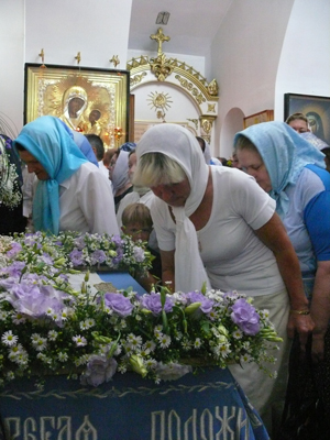 Фото. Архиепископ Вениамин возглавил богослужение в престольный праздник Успенского храма