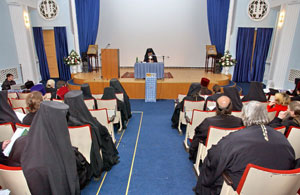 Фото, в зале заседания духовно-просветительского центра