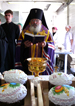 Архиепископ Вениамин совершил освящение куличей на предприятии «Владхлеб»