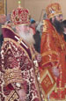 Архиепископ Вениамин наградил священников на Пасхальной вечерне